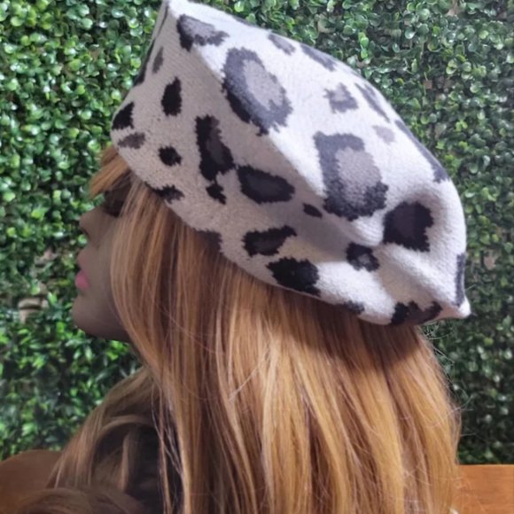 GREY AND WHITE LEOPARD PRINT BERET - Picture 3 of 13
